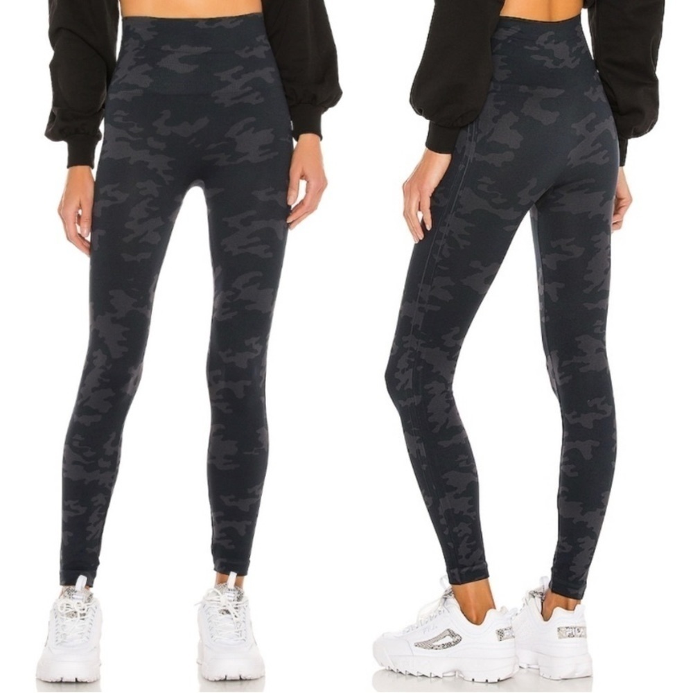 LIKE NEW Spanx Look at Me Now Seamless Dark Camo High Rise Leggings Full Length